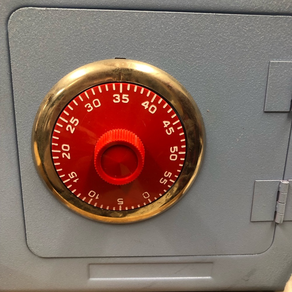 Metal safe , easy combination . Child safe (2) both safes for 10.00 - Picture 3 of 4